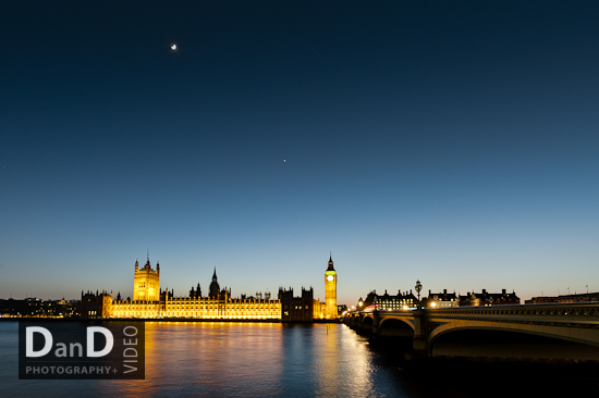 Houses of parliament low light night